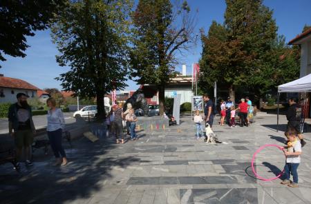 PREDSTAVITEV ETM PRED KULTURNIM DOMOM 06 FOTO LJUBO VUKELIČ